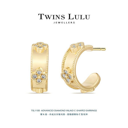 TWINS LULU四つ葉クローバーイヤリング日常通勤耳飾りコーデ