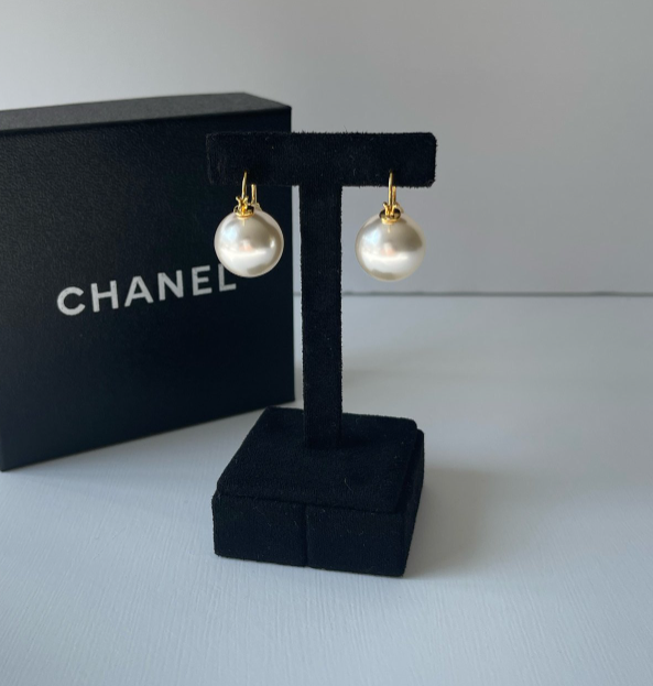 ladies cubic chassis pearl earrings