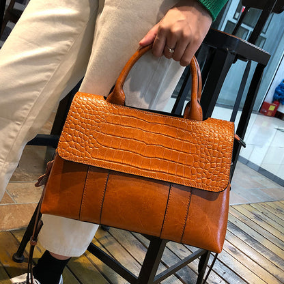 Women's handbag crocodile pattern large capacity genuine leather shoulder bag is trendy fashion commuting elegant handbag.bag