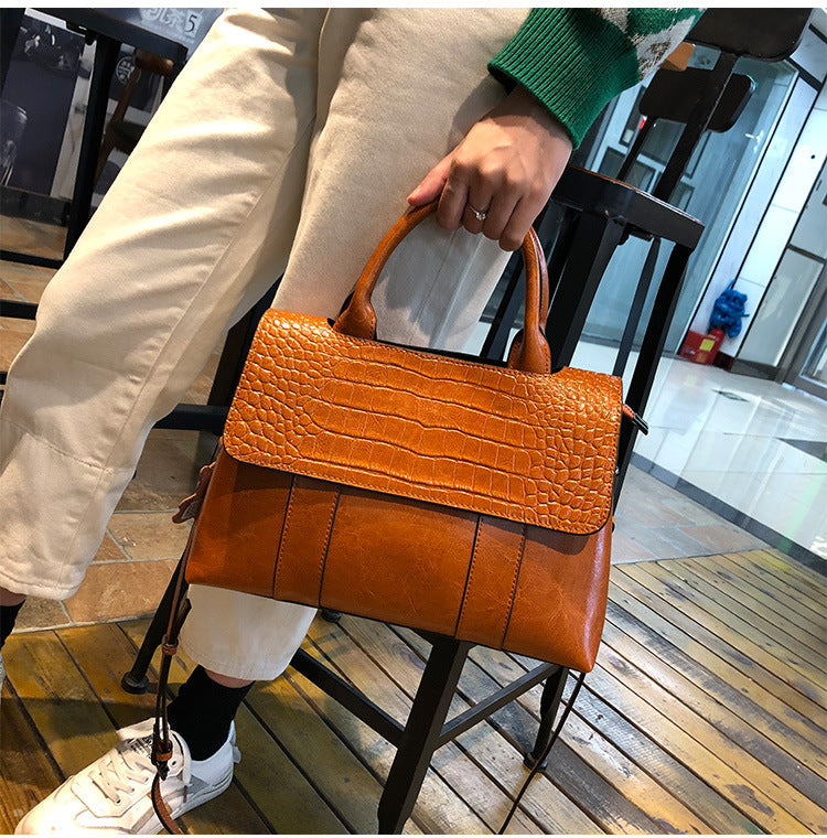 Women's handbag crocodile pattern large capacity genuine leather shoulder bag is trendy fashion commuting elegant handbag.bag