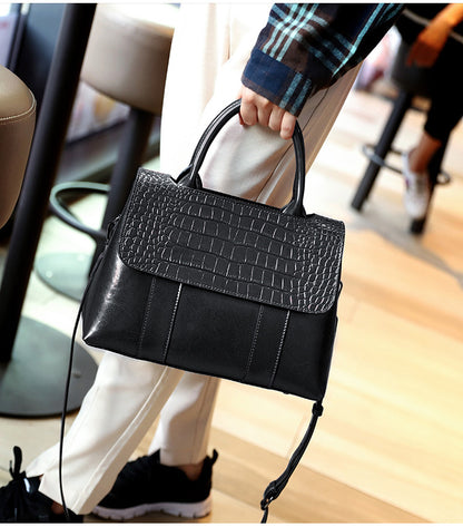 Women's handbag crocodile pattern large capacity genuine leather shoulder bag is trendy fashion commuting elegant handbag.bag