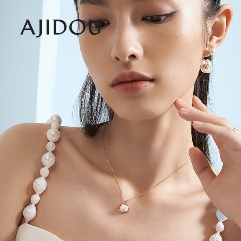 AJIDOUシンプル円形貝殻フラワーネックレスガールフレンドにプレゼント