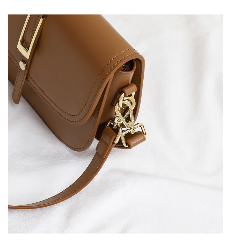 Women's fashionable diagonal shoulder bag Genuine leather saddle bag Underarm bag Shoulder bag that goes with anything. Pochette