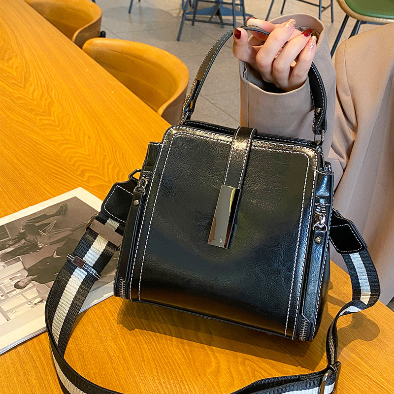 Genuine leather women's bag Stylish handbag bucket bag Cowhide commuting shoulder bag that goes with anything. Pochette