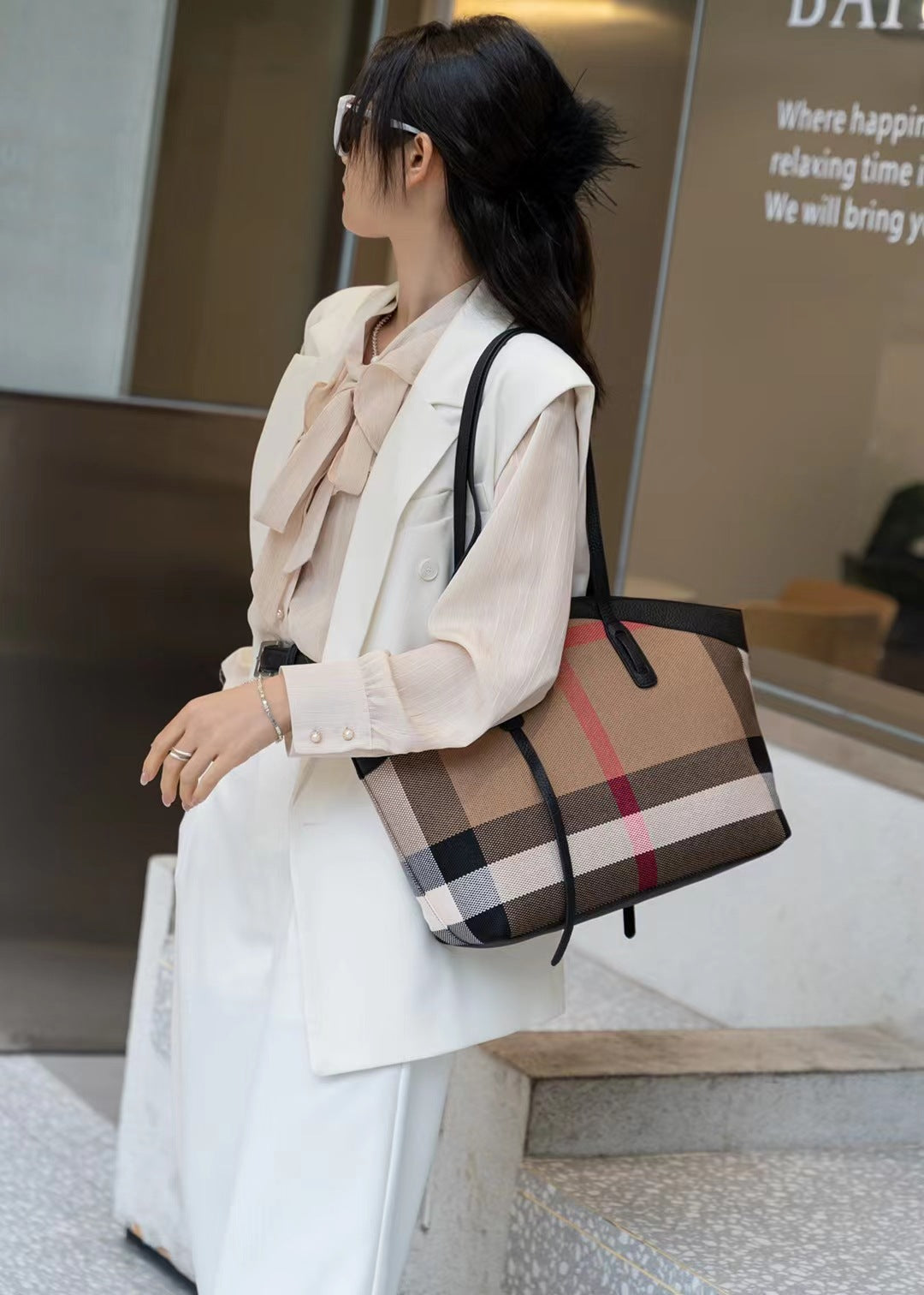 Ladies Simple Bag Large Capacity Genuine Leather Plaid Campus Bag Shoulder Bag Casual Retro Big Bag Tote Bag