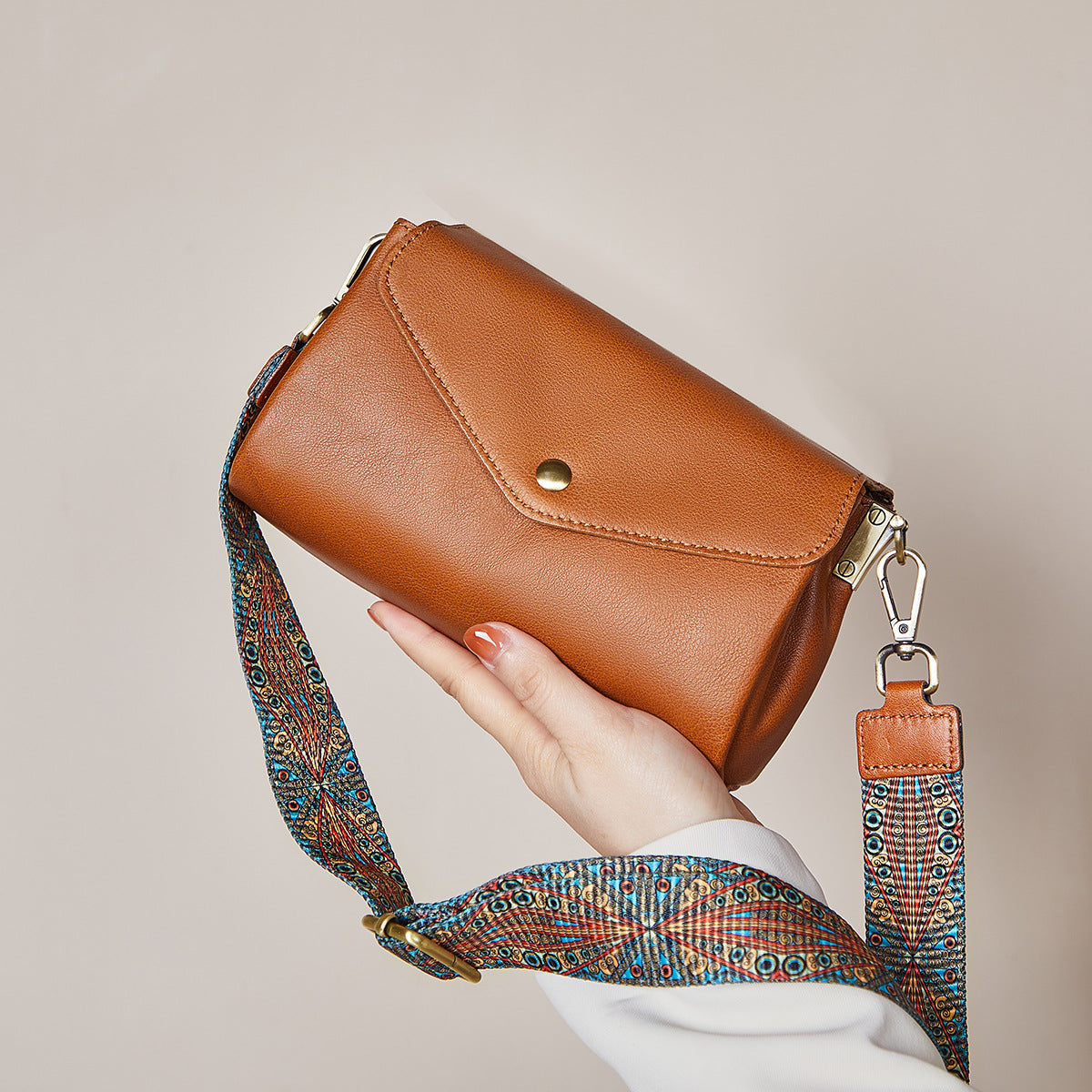 Women's bag Handmade cowhide bag Square bag Retro square bag Shoulder bag that goes with anything.Pochette