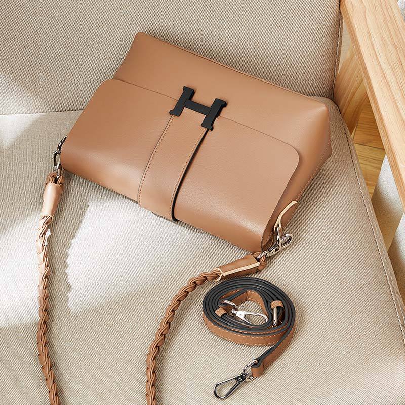 Women's bag fashion genuine leather trend crossbody bag personality large capacity temperament shoulder bag that goes with anything. Pochette