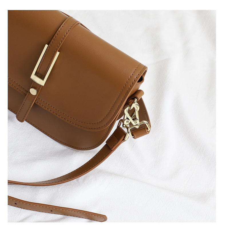 Women's fashionable diagonal shoulder bag Genuine leather saddle bag Underarm bag Shoulder bag that goes with anything. Pochette