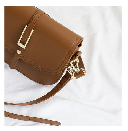 Women's fashionable diagonal shoulder bag Genuine leather saddle bag Underarm bag Shoulder bag that goes with anything. Pochette