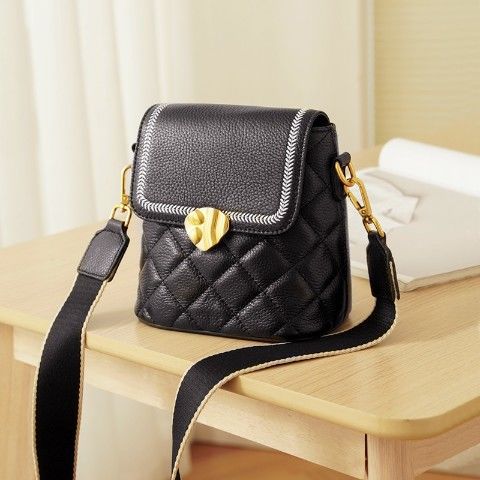 Genuine leather ladies bucket bag plaid fashion broadband cowhide shoulder bag that goes with anything. Pochette