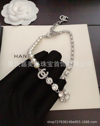 Women's Necklace Fashion Cubic Chassis Clavicle Chain De Pearl Necklace 