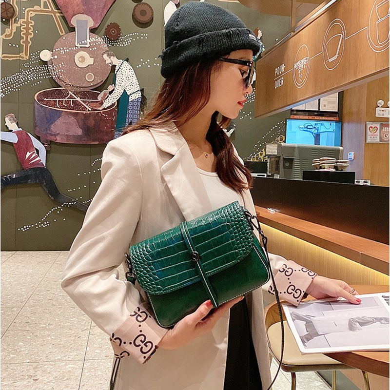 Women's bag Crocodile pattern cowhide fashion crossbody bag that goes with anything Genuine leather square bag Retro shoulder bag. Pochette 