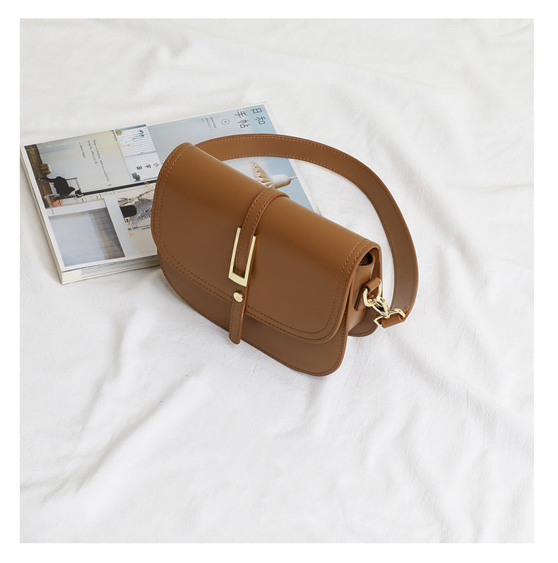 Women's fashionable diagonal shoulder bag Genuine leather saddle bag Underarm bag Shoulder bag that goes with anything. Pochette