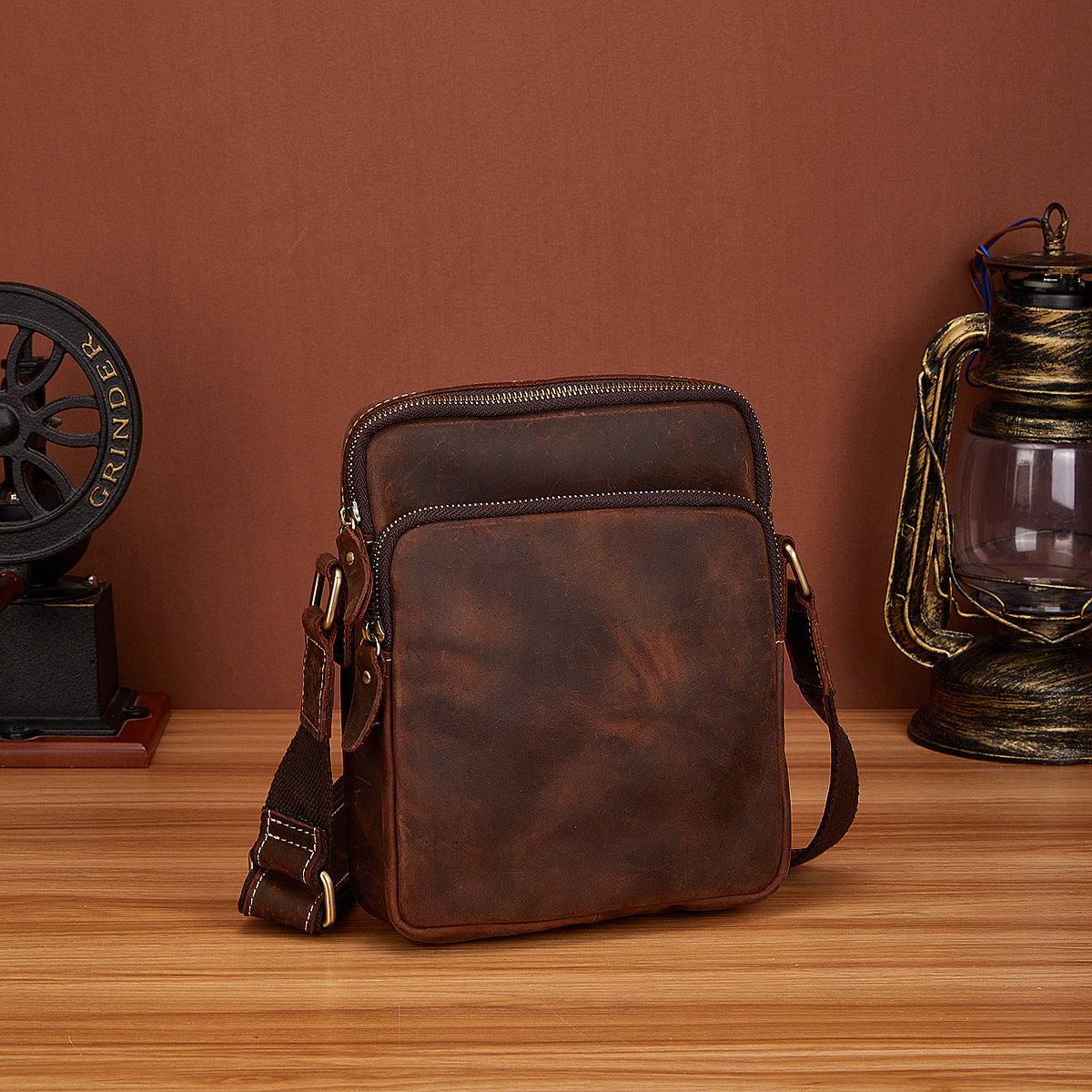 Men's Shoulder Bag Cowhide Genuine Leather Retro Travel Outdoor Crossbody Bag for Men 