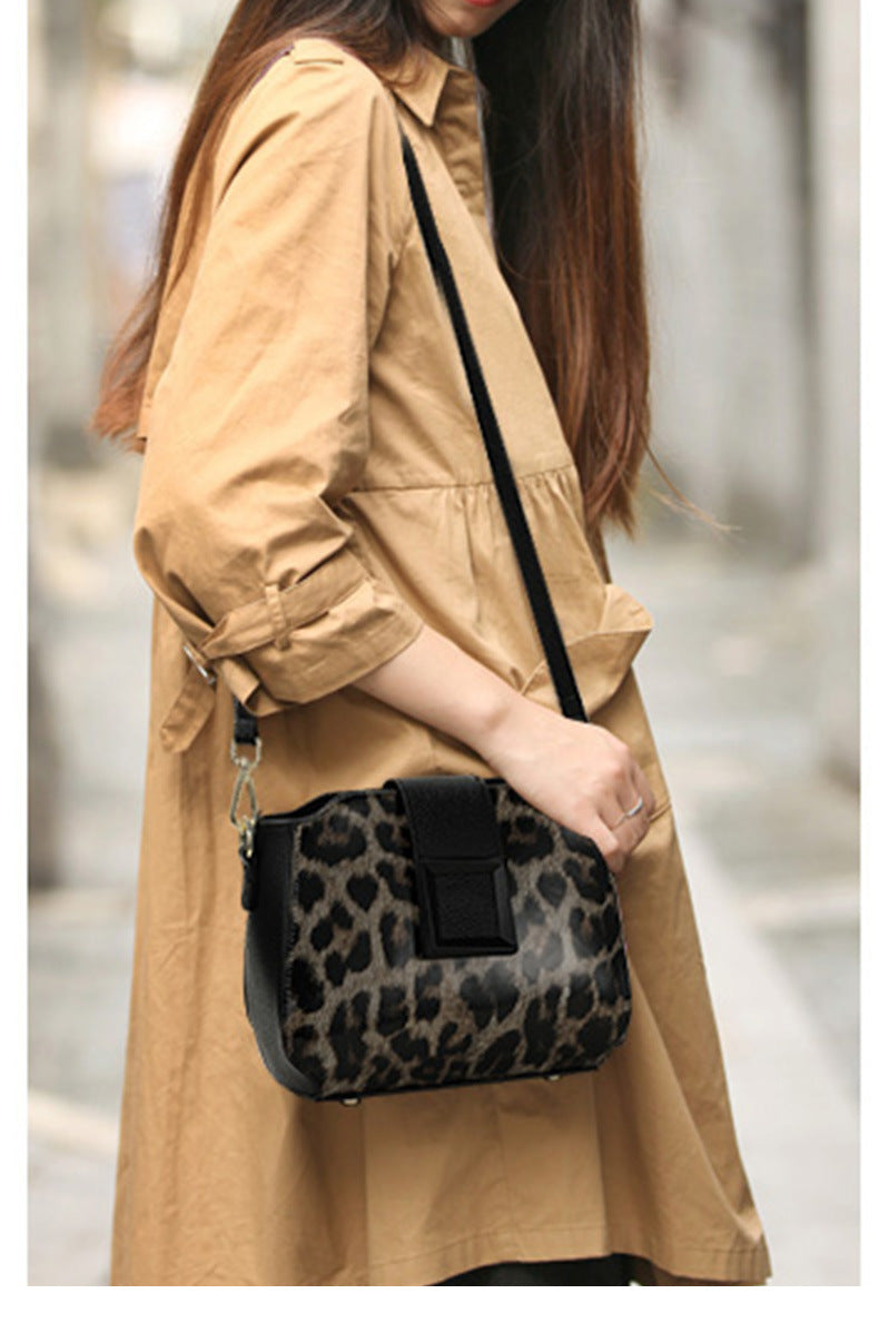 Cowhide women's bag Leopard print fashion genuine leather bag Retro shoulder bag that goes with anything. Pochette