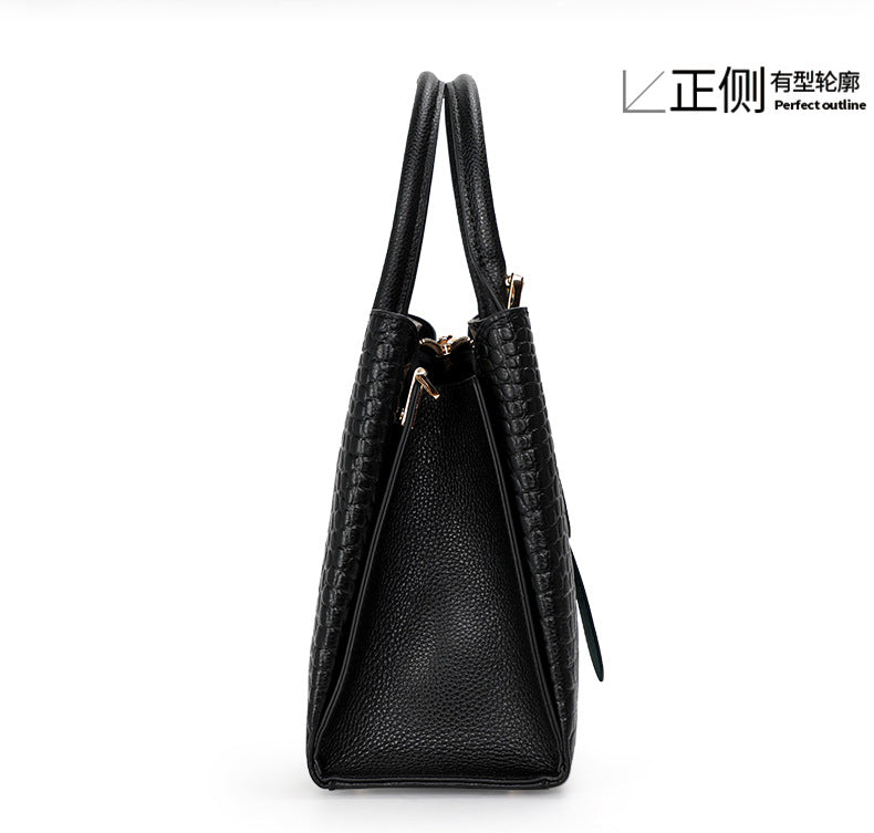 Genuine leather women's handbag crocodile pattern large capacity fashion atmospheric single shoulder bag big bag temperament handbag.bag