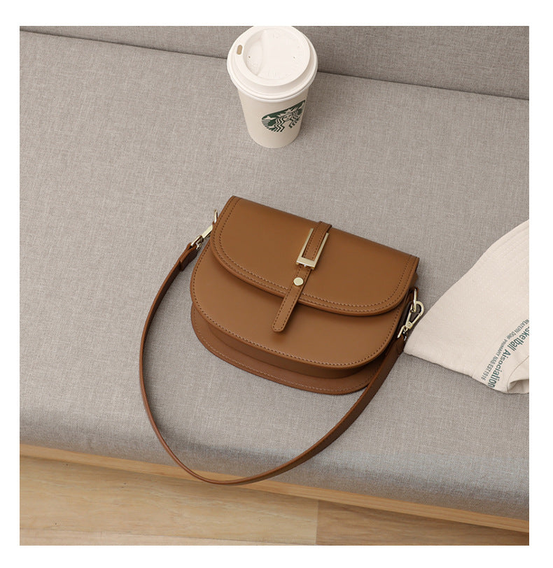 Women's fashionable diagonal shoulder bag Genuine leather saddle bag Underarm bag Shoulder bag that goes with anything. Pochette