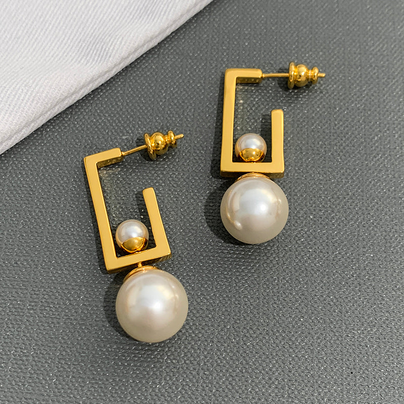 D earrings pearl earrings Luxurious and unique temperament earrings that make light of women's luxury