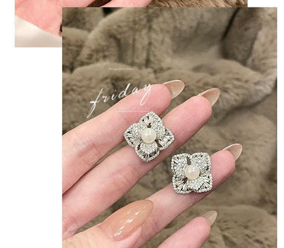 四つ葉クローバーFRIDAY JEWELRYパールフレンチ贅沢レトロムードフラワーピアス