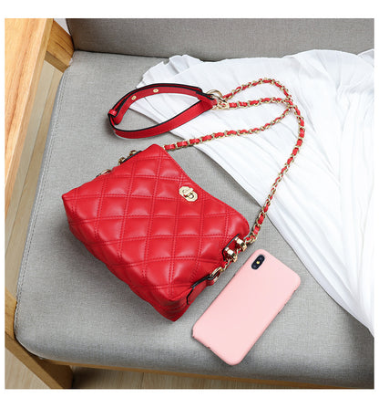 Women's genuine leather crossbody bag chain bag underarm bag plaid trendy shoulder bag that goes with anything. Pochette